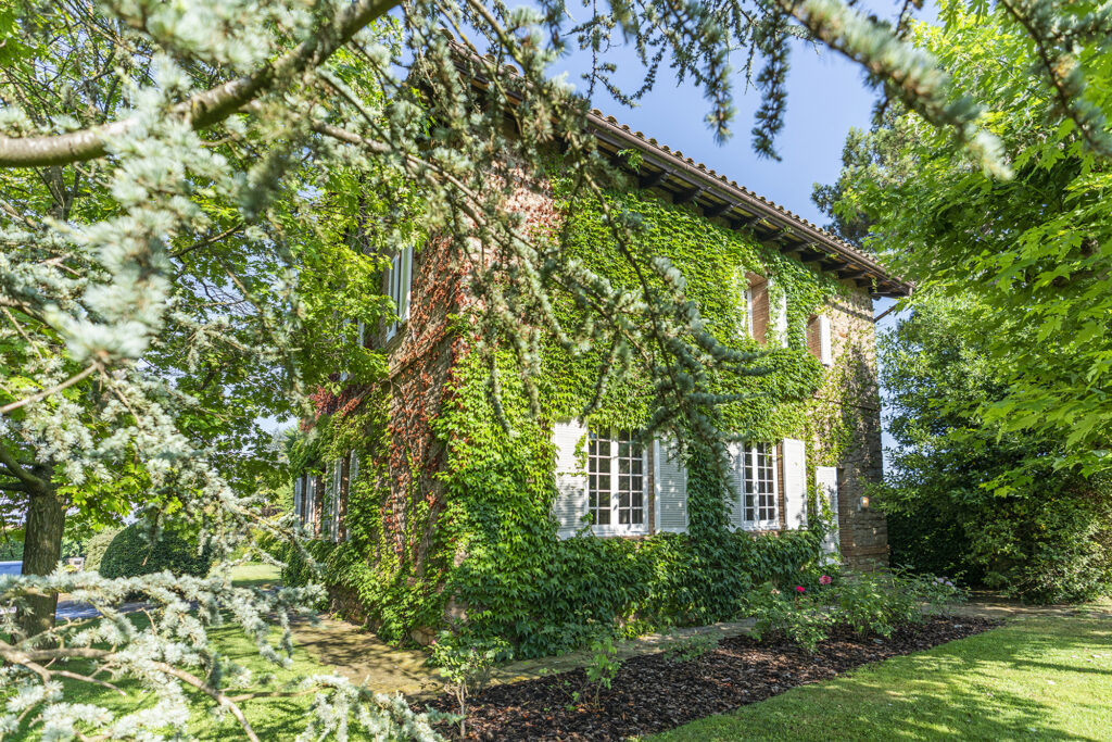 HOME ON TARADELL