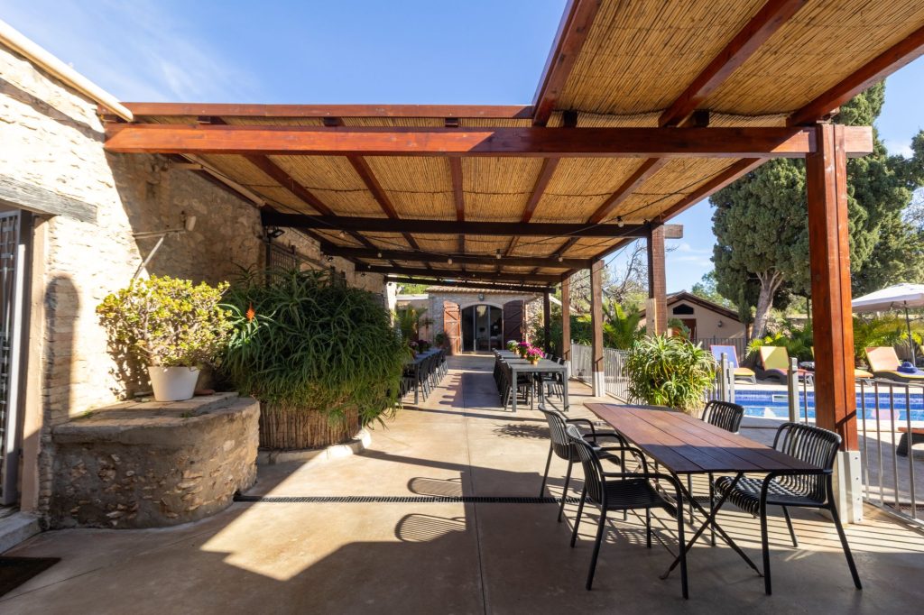 Exterior y piscina